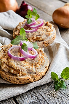 Spread with chopped pork crackling, onion, eggs and mustard