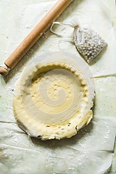 Spreading dough on a cake tin