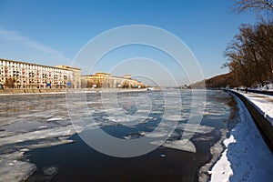 Spring debacle at the Moscow River