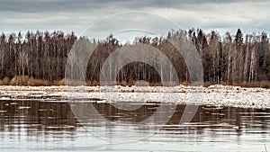 Spring flood ice drift