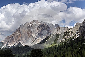 Jar hory z taliančina alpy. dolomity 
