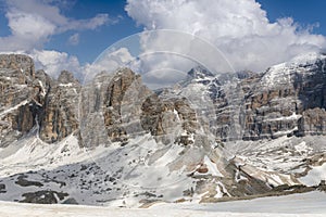 Fréijoer bierger Vun Italienesch Alpen. Dolomiten 