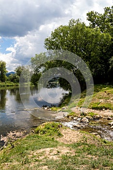 Jarní příroda a řeka Váh, Slovensko