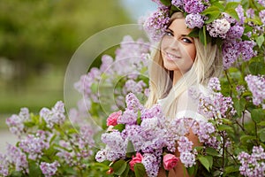 Spring portrait of a beautiful girl with lilac.