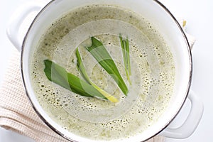 Spring ramson soup