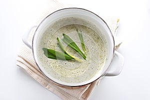 Spring ramson soup