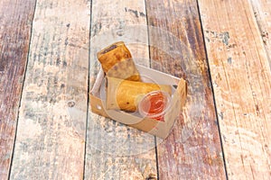 The spring roll, chun kun, similar to lumpiÃ¡, is a roll made of