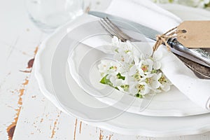 Spring table setting with white flowers