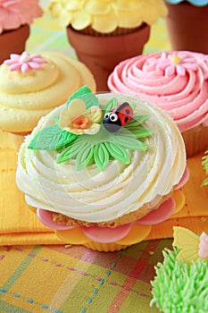 Springtime cupcakes