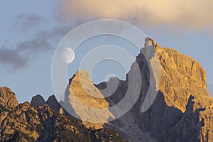 Spunta la luna al monte - the moon rises from the mountain photo