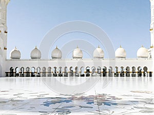 The square of Abu Dhabi Sheikh Zayed Binsultan Nahyan Mosque