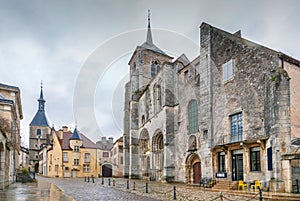 Square, Avallon, France