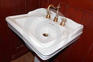 Square basin and faucet bronze in vintage style
