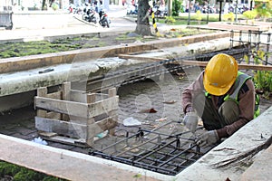 A squat position builder at work photo