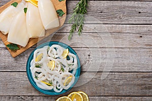 Squid rings and tubes with lemon