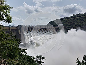 Srisailam dam waterflow photo