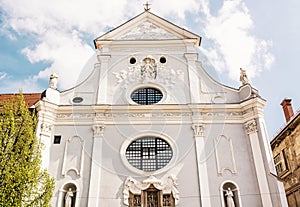 Kostel sv. Antonína Paduánského, Košice, žlutý filtr