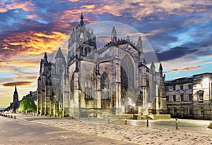 St Giles\' Cathedral at night in Edinburgh, Scotland