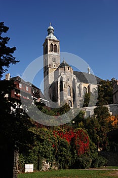 Iglesia en punetazo 