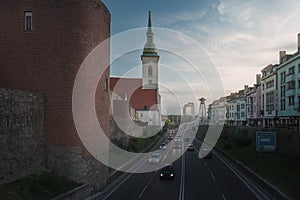 Katedrála sv. Martina, Staré stredoveké hradby, Most SNP a UFO Tower - Bratislava, Slovensko