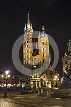 St. Mary's Basilica in KrakÃ³w at night