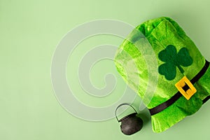 St.Patrick 's Day. shamrock four leaf clover, pot of gold, fedora on green background. St. patrick's day party