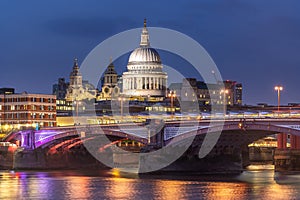 London St paul cathedral sunset