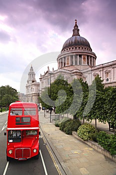 St. Paul's Cathedral and double-decker photo