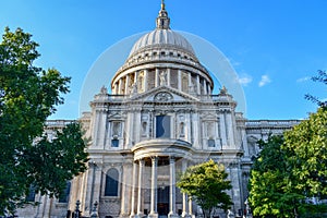 St Paul& x27;s Cathedral Facade Close-Up