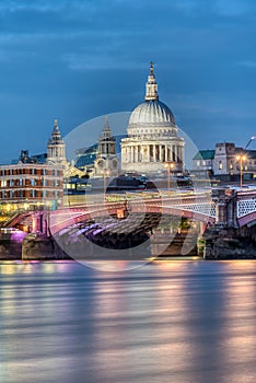 St Pauls Cathedral an Blackfriars Bridge