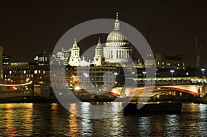 St Paulâ€™s Cathedral and Blac