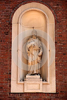 St. Peter statue, on the facade of St. Andrew Church in Lower Manhattan, New York, NY, USA