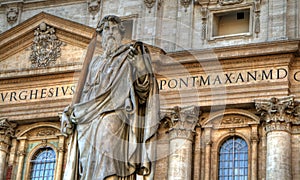 St-Peters Statue