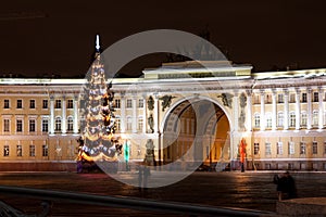 ST. PETERSBURG - January 11: Christmas tree and building of General staff on Palace square, January 11, 2011, in town St