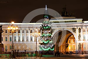 ST. PETERSBURG - January 11: Christmas tree and building of General staff on Palace square, January 11, 2011, in town St