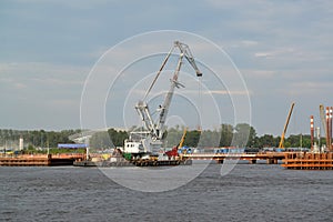 St. Petersburg. The portal crane on construction of the mooring