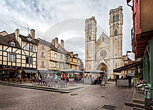 St Vincents Cathedral and cafe culture in Place St Vincent, Chalon sur Saone, Burgundy, France