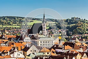 Vítá kostel a panoráma města český 