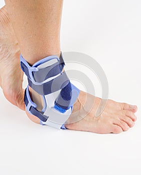 Stabilizing orthosis, feet support