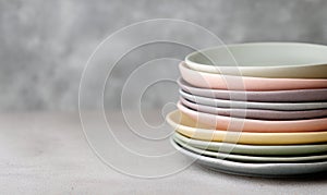 A stack of plates with different colors