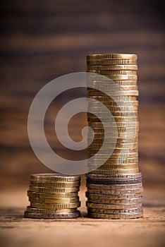 Stacked coins showing income difference proportion between rich and normal incomes