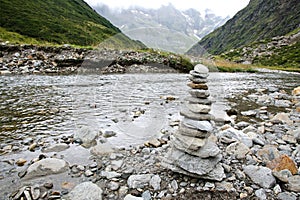 Stacked stones that indicate the direction