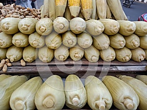 Corn on the cob display on a cart