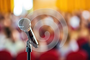 Stage-ready mic: Perfect for talk-shows, stand-ups, and conferences. A dynamic speaker's essential