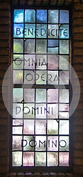 Stained glass window with the text: Benedicite omnia opera domini domino