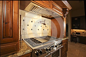 Stainless kitchen oven range and hood