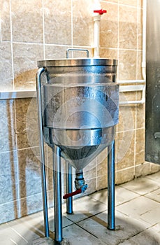 Stainless steel beer fermenter