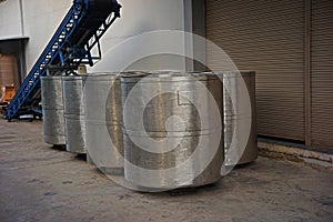 Stainless steel container tank for liquid solvent