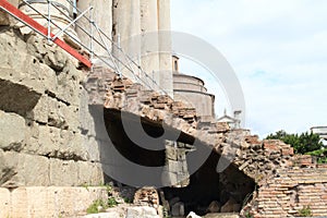 Stairs to Tempio di Antonino e Faustina photo