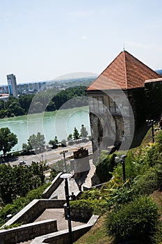 Schody na Bratislavský hrad známu pamiatku slovenska